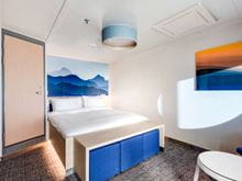 2-berth lux class cabin with seaview and double bed